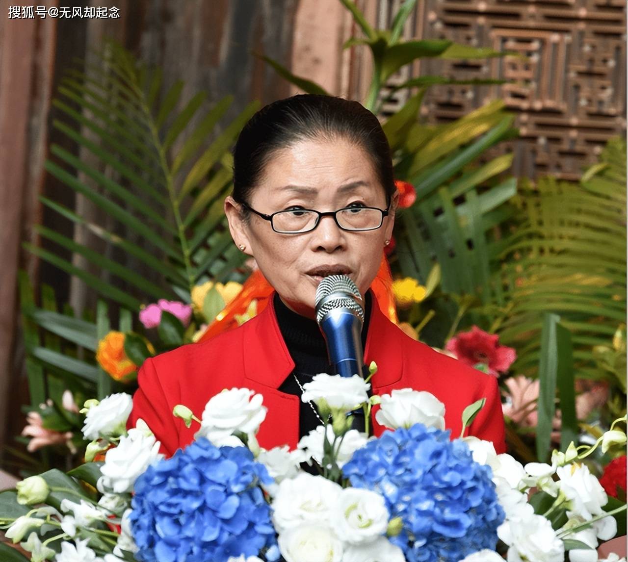 2002年6月,许世吟娥应斯里兰卡政府的邀请,回到了故国.