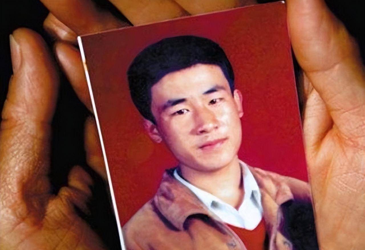 "呼格案"专案组长冯志明的双面人生:贪腐近4000万,被判18年_吉勒图