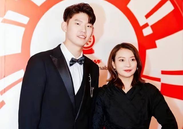 国羽情侣高调同框,以特殊方式悼念去世队友_刘雨辰_黄雅琼_总决赛