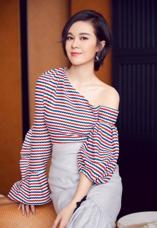 郁可唯确确实实是在用心做音乐,和她一同出道的"快乐女声"成员们,现在