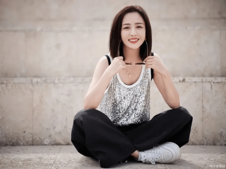 佟丽娅入股陈思诚公司,网友:感情不在,利益永存,离婚夫妇成模范前任!