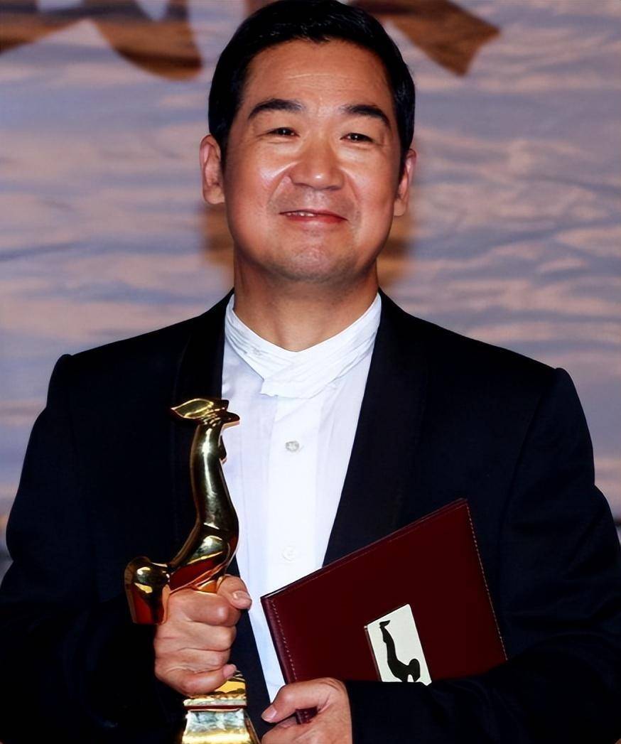 从"德艺双馨"到"跌落神坛",68岁的张国立如今过得如何?