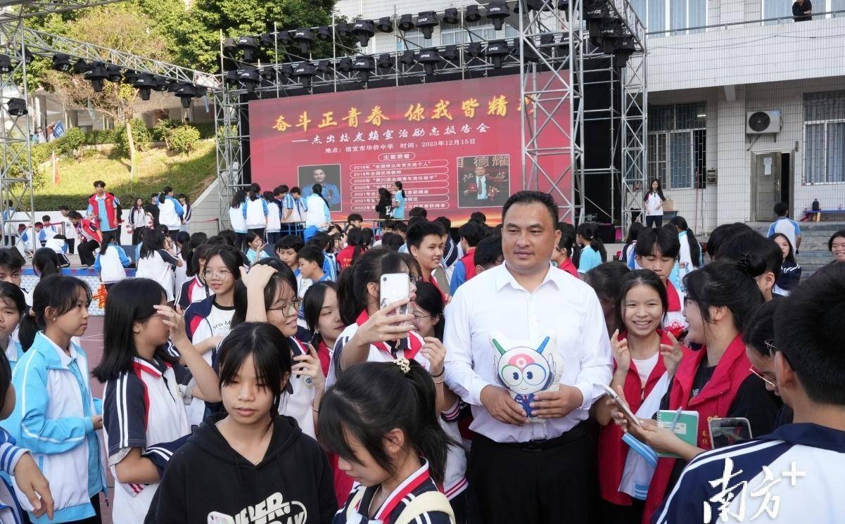 "希望将跳绳技术带回信宜,带回华侨中学,让更加多的人了解跳绳,学会