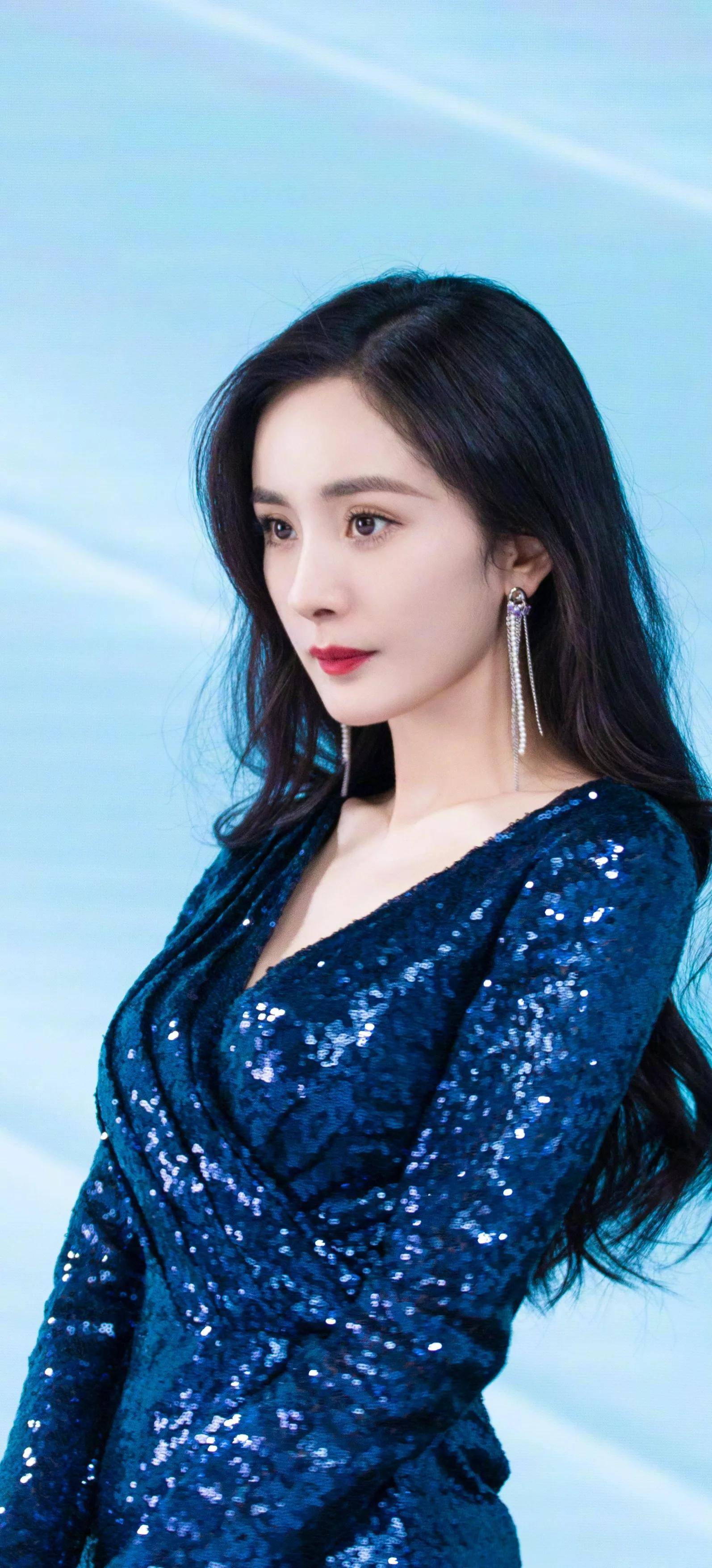 捧红迪丽热巴,为事业放弃爱情友情,逆袭成一代女王_刘恺威_杨幂_因为