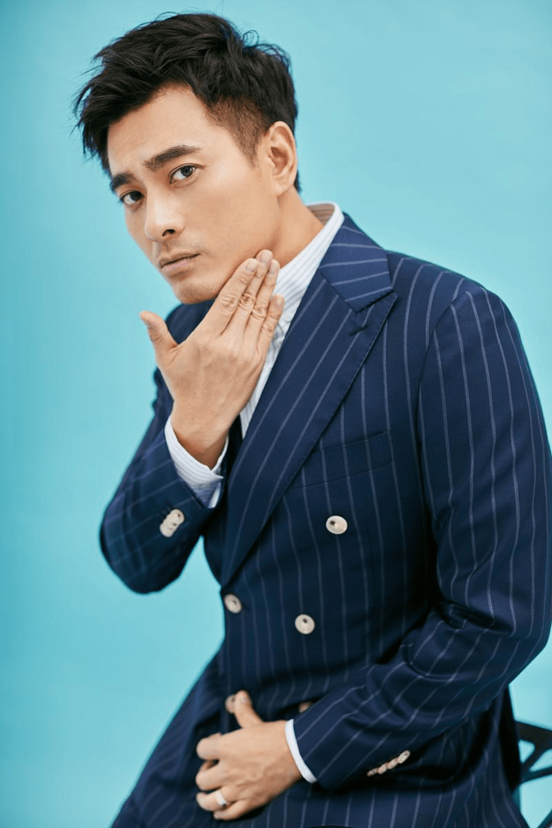 1997年,与张雅琳,保剑锋共同主演青春偶像剧《真空爱情记录》,在剧中