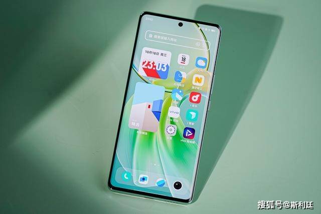 哪怕影像作为卖点,表现也很难越级,vivo y100更不用提,64mp 2mp双摄