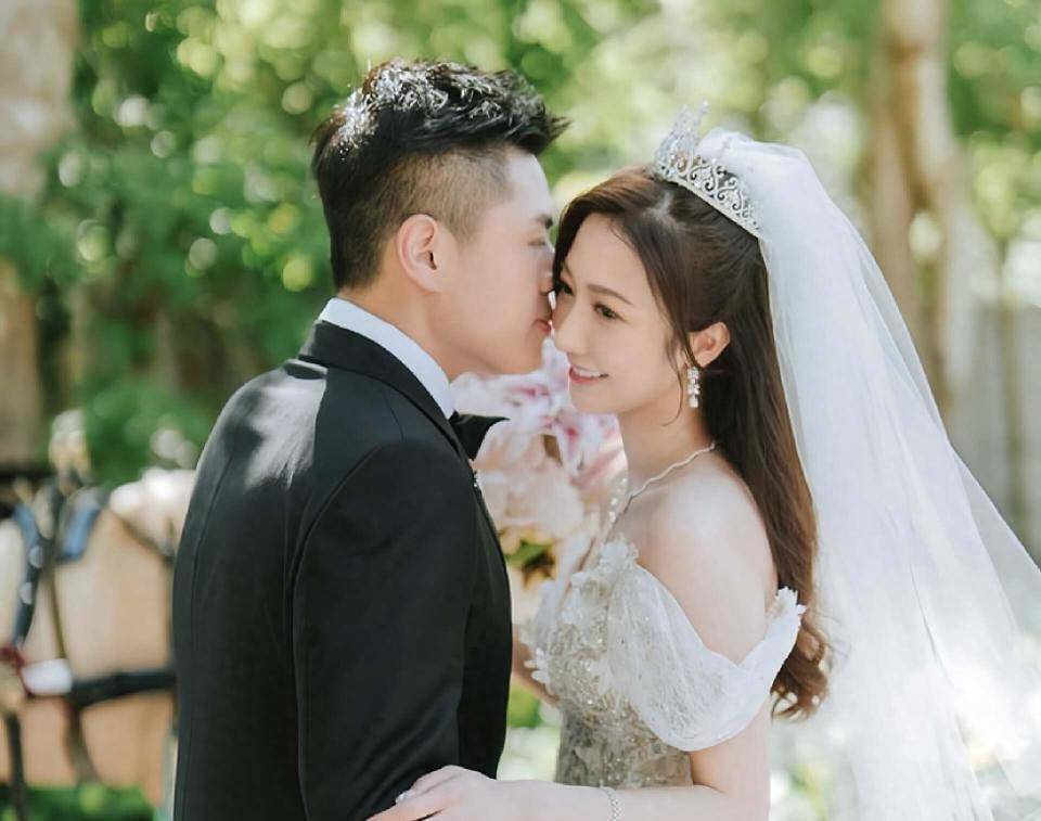 tvb当红女星在巴厘岛大婚,戴港姐后冠出嫁颜值爆表_何依_婚礼_香港