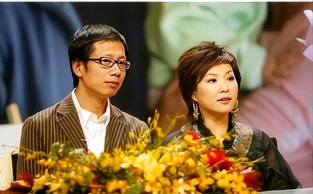 主持人李静:从央视裸辞,转身自己当老板,嫁给史可的前夫不后悔_舞台剧