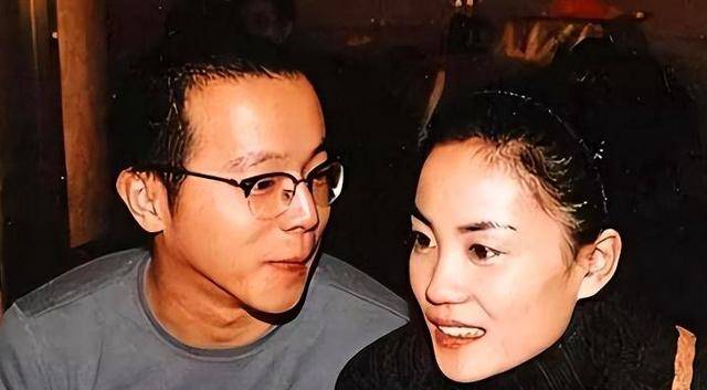 从王菲手中抢走窦唯,离婚19年,余生与女儿相依为命_生活_感情_故事
