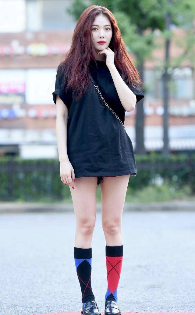 泫雅私服竟随性又高级,每套都好看成教科书,甜美有少女感_姐妹_颜色