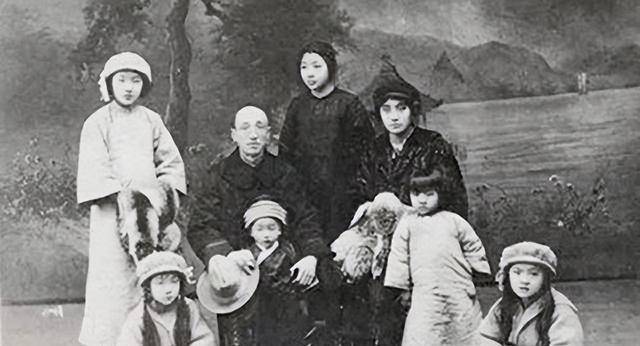 "大女主"董竹君为儿女打下一片天,她的五个子女后来怎么样了?
