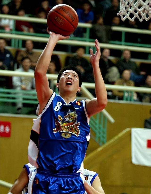 "中国乔丹"胡卫东:在家里地位垫底,没能遇到巅峰姚明深感遗憾_篮球