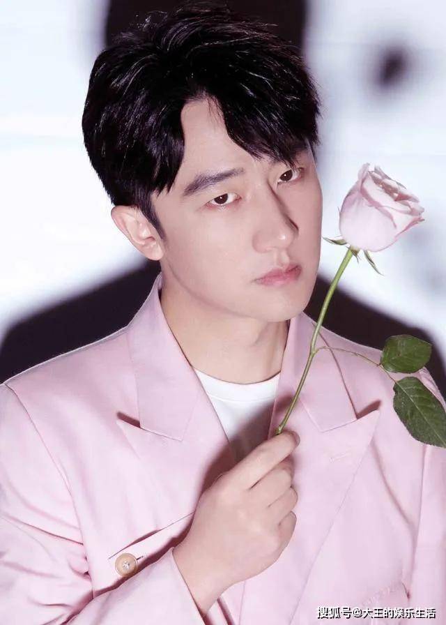 黄轩对她一见钟情,多次表白遭拒绝,如今和男友幸福恩爱,她是谁?