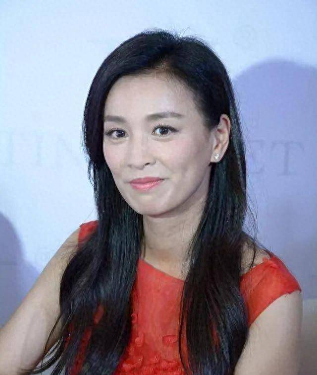 一众明星为甘肃捐款获得好评,孙茜,张庭却被骂惨,背后有玄机_张小斐