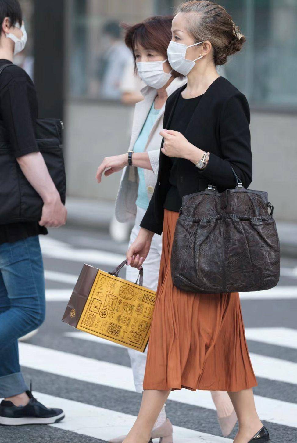 日本老人的街拍照片让我惊叹不已!