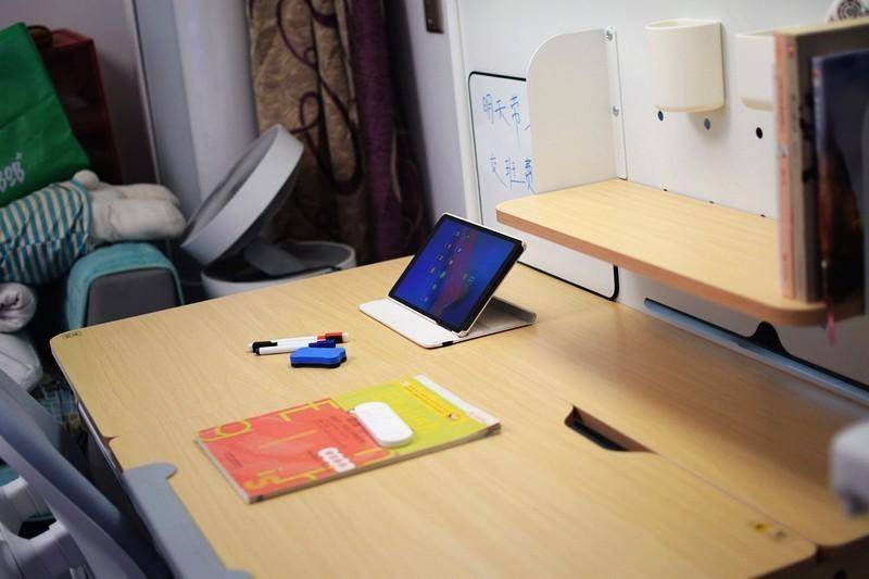 全光谱天幕灯 追背椅好坐姿 酷可立护眼学习桌椅