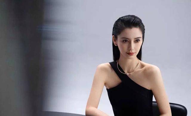 杨颖为甘肃灾区捐物资,网友开始对她态度好转,重返屏幕指日可待_作品