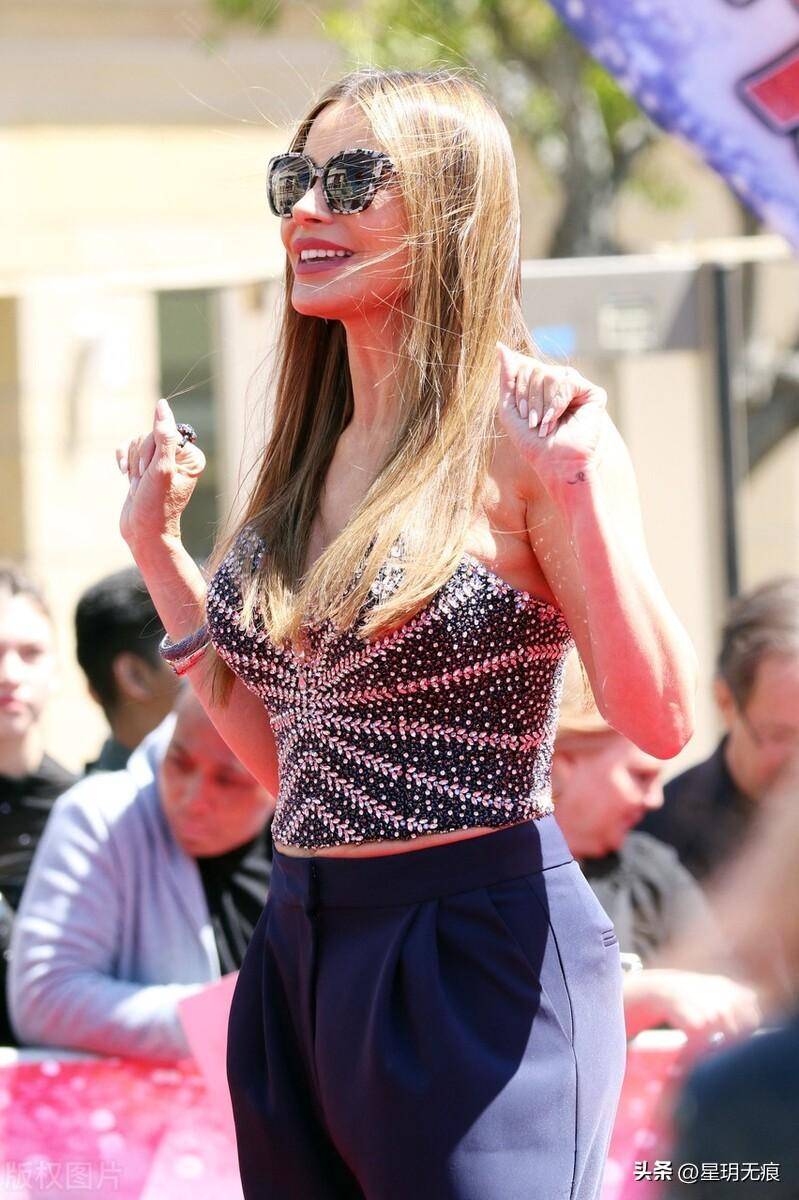 索菲娅·维加拉参加《美国达人秀》第18季红毯活动