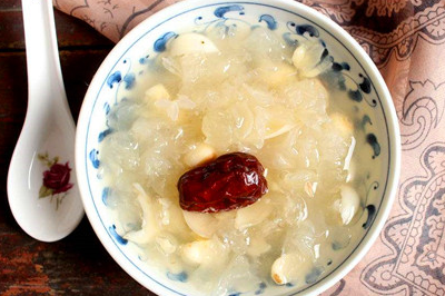 常吃银耳羹美容养颜,但营养师提醒:银耳不能和3种食物一起吃(图3) 常吃银耳羹美容养颜,但营养师提醒:银耳不能和3种食物一起吃(图3)