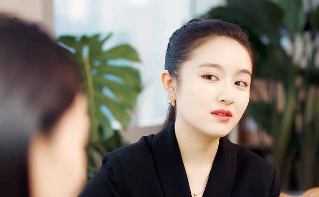 回到高三的南向晚,也比较符合李兰迪的年纪,只是这个女主的人设不太行