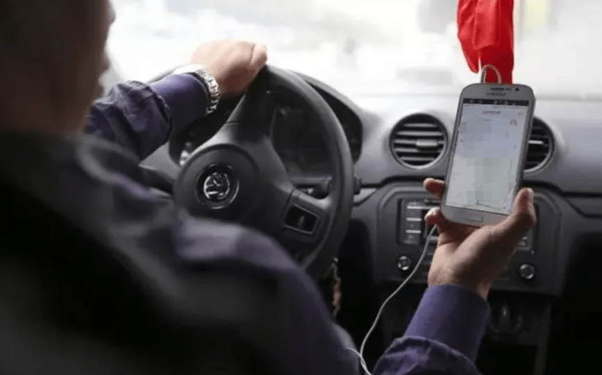 特惠车闹心遭遇,司机打电话疑似指桑卖槐,女子:像是说给我听的_平台