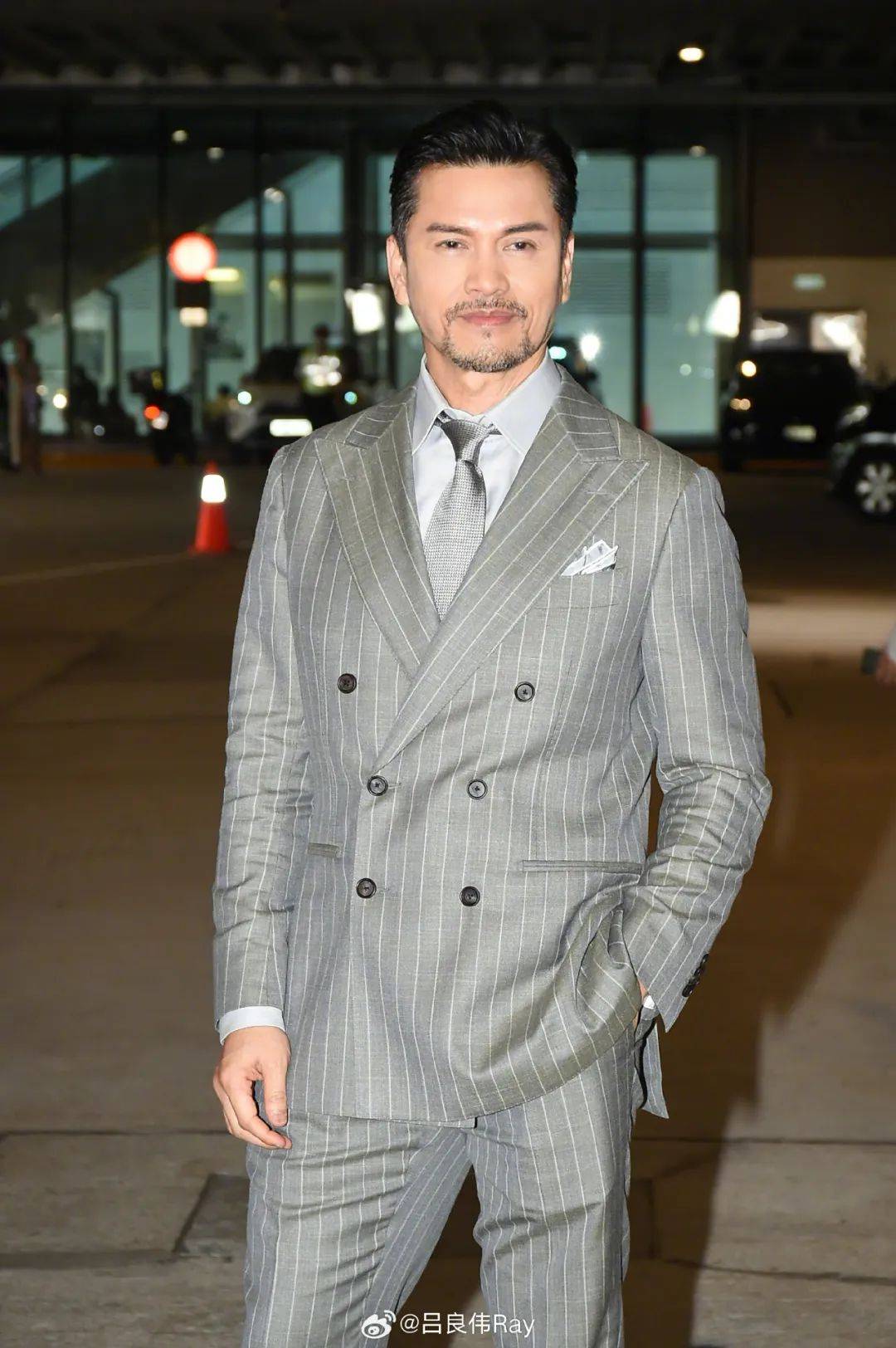 能搞定吕良伟,"素人"杨小娟到底厉害在哪里?_妻子_父母_年代