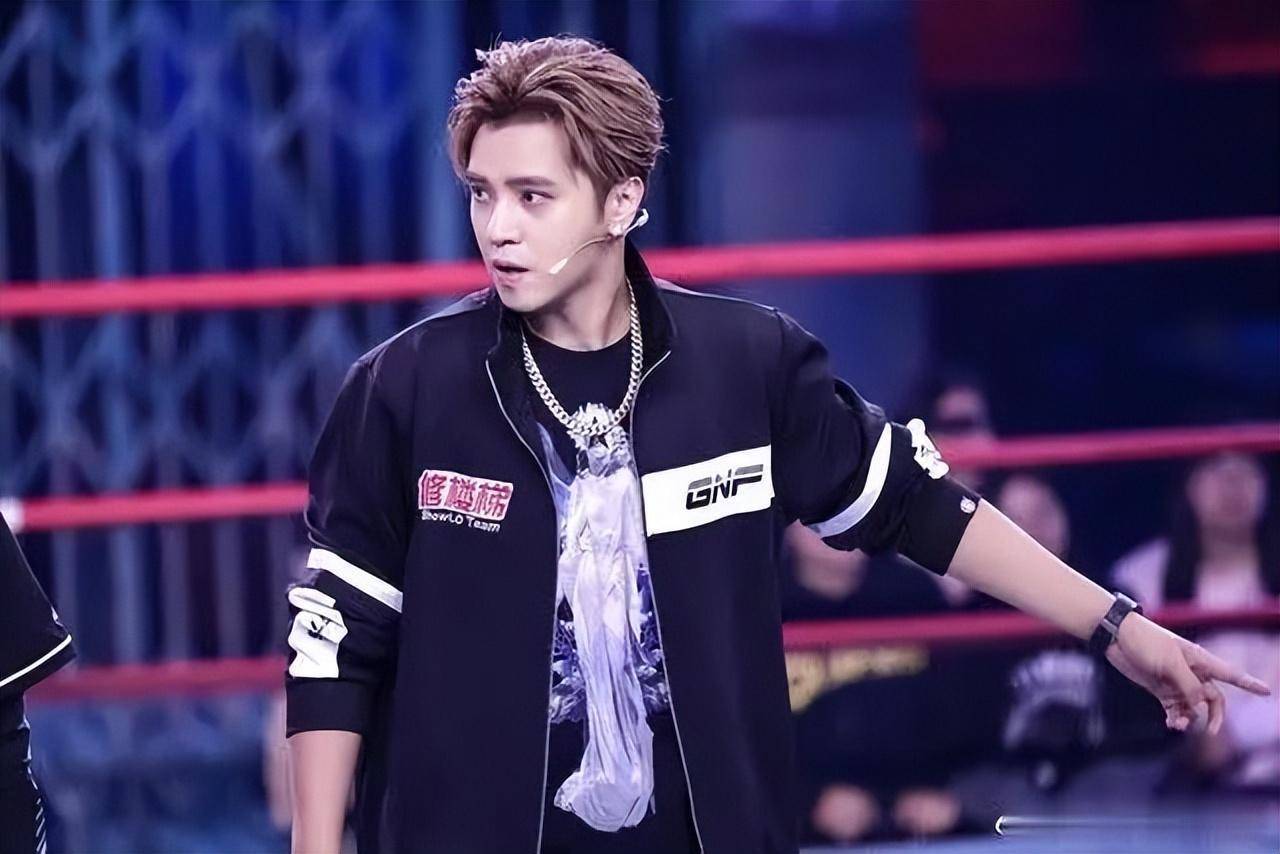 2020年4月8日,媒体曝出,防疫期间,罗志祥在家中聚会,喝酒,抽烟,打牌