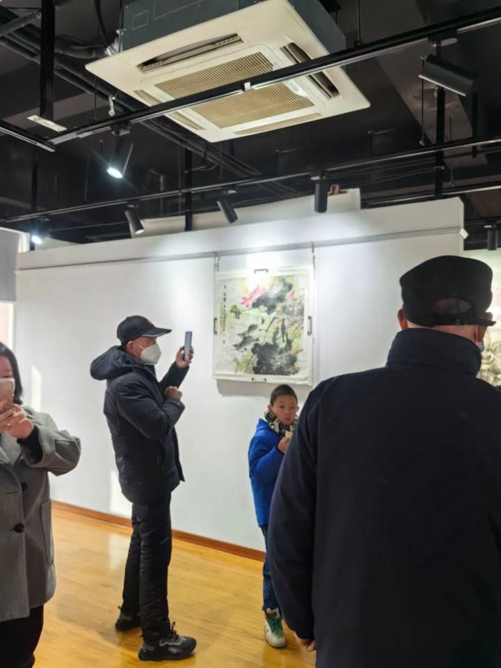 宜興站畫展現場參展藝術家有精於山水畫創作的杜愚,李統英,林樹昭,張