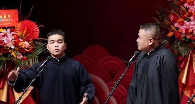 岳云鹏给徒弟捧哏,尚筱菊贱兮兮的样子,直接把岳云鹏整不会了_舞台