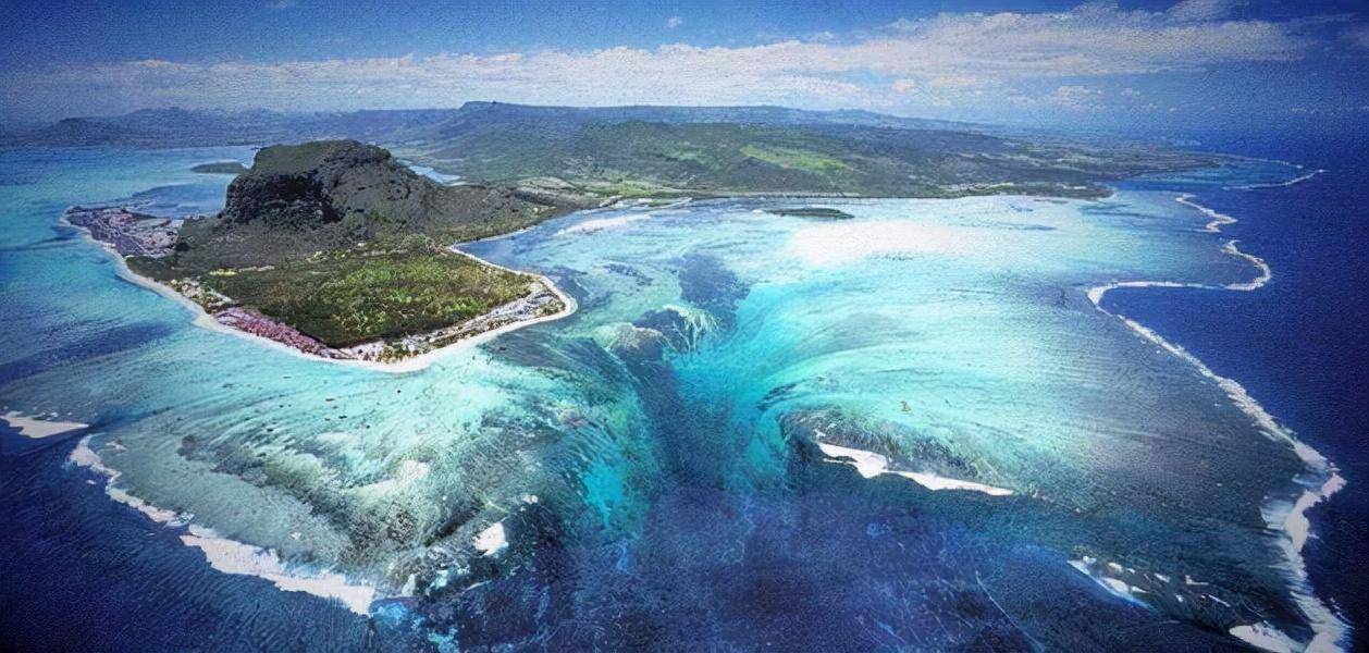 神秘的马里亚纳海沟:每年吞噬30亿吨海水,为何海平面依然不降?