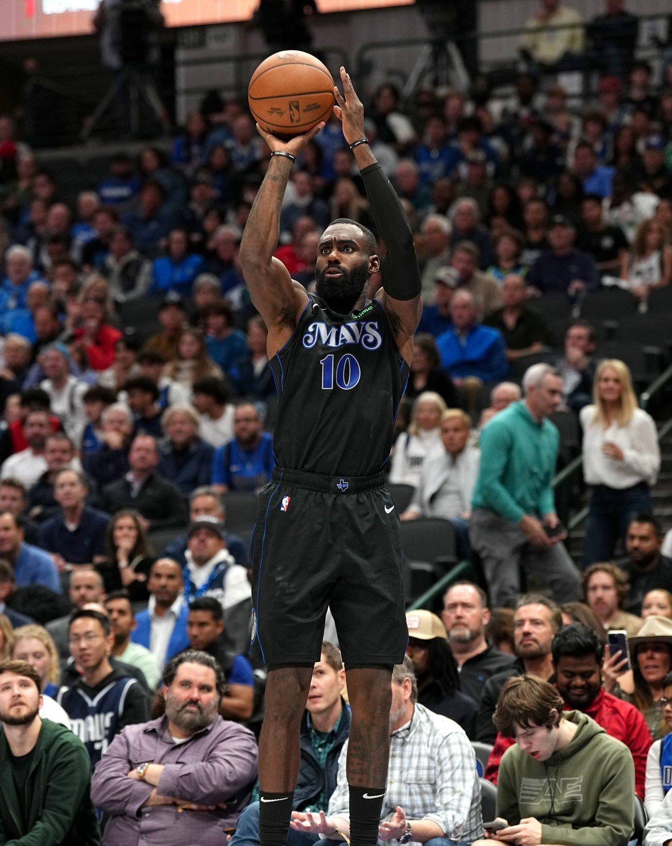 东契奇38 11 8小哈达威三分命中数超越父亲 掘金6人上双轻取独行侠