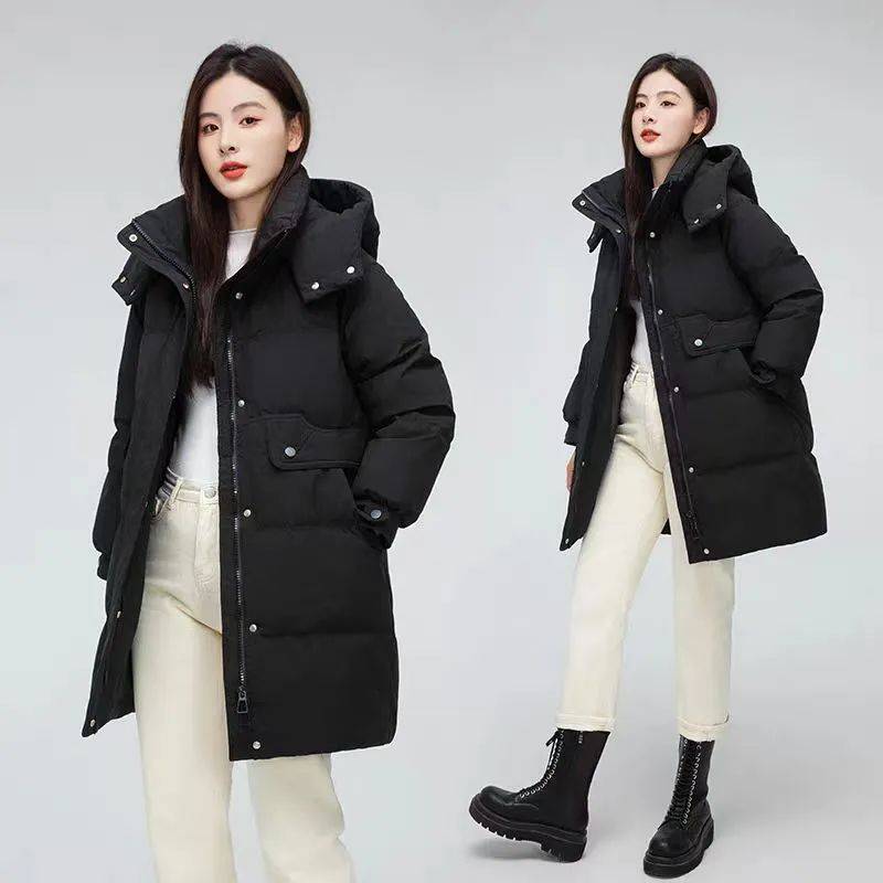 在寒冷的天气里,羽绒服作为冬季保暖必备的单品,轻盈又保暖,而烟管裤