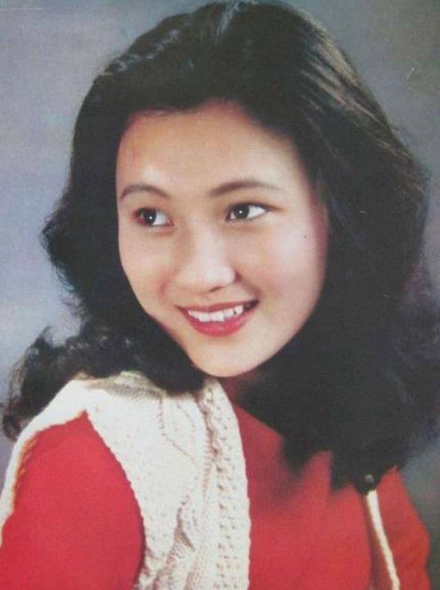 当时一起承载这个故事的人就是陈宝国,张百双这样的有权有势的演员.