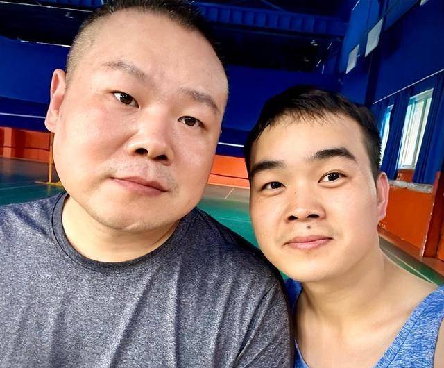 德云社师徒父子专场,岳云鹏圆梦舞台,顶替高峰在倒二位置登台_表演