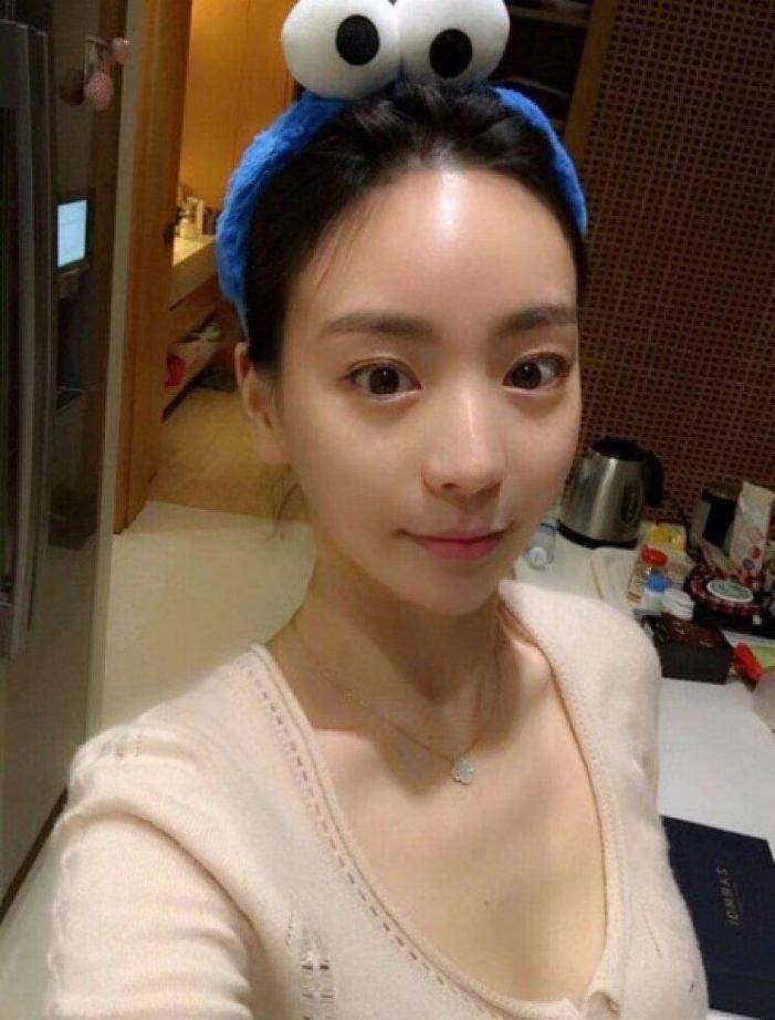 一手通天的财阀千金,将他人拉下水,自己却逍遥法外,自得其乐_黄荷娜