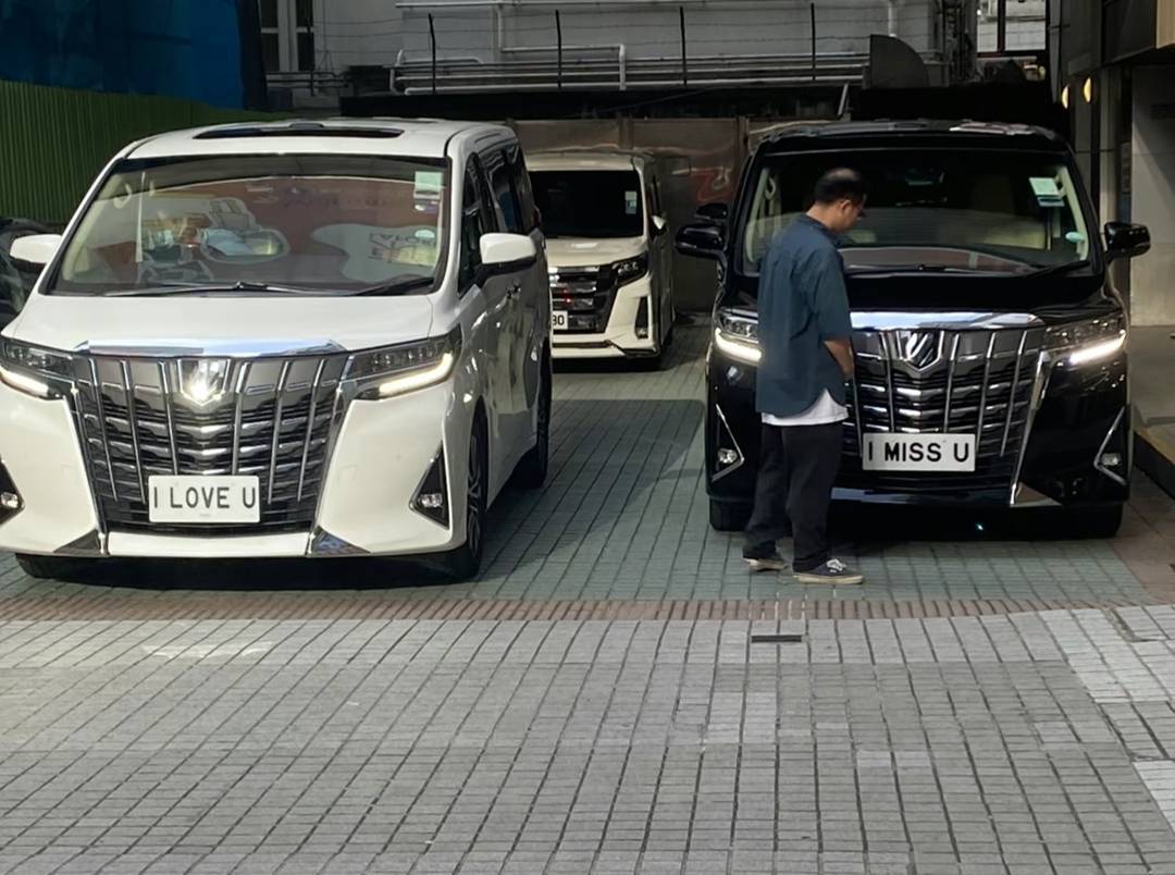 83岁带妻女开跑车兜风,84岁再次喜当爹,揭秘钢琴大师的座驾_刘銮雄