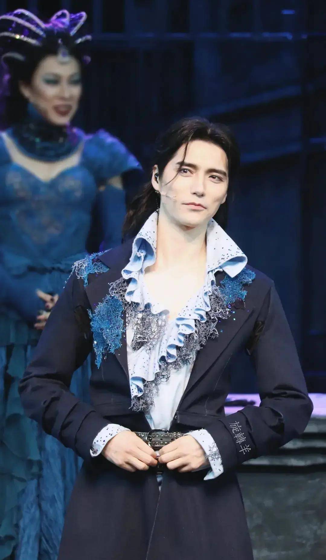 阿云嘎鲁豫恋情曝光!