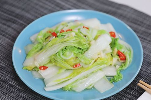 周末和家人聚在一起，就做这一荤一素一汤，做法简单，温馨又美味(图2)