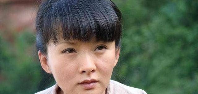 曾定居美国,回国捞金遭驱赶,如今50岁演员谢兰现状如何?