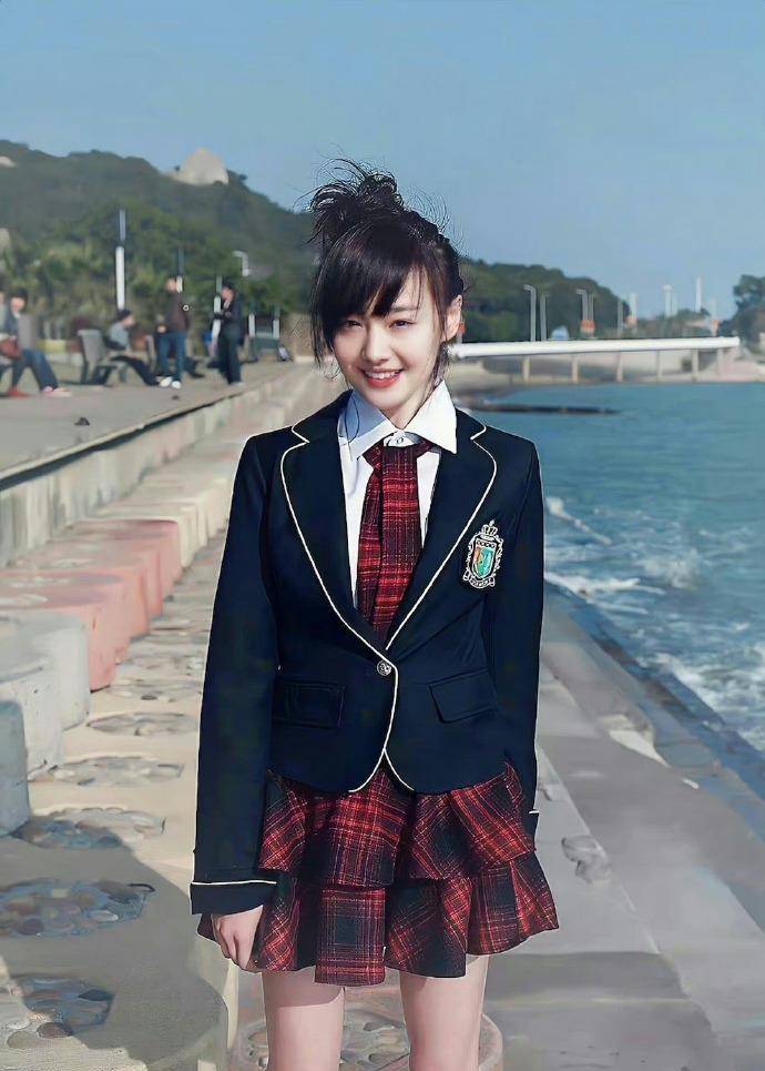 劣迹艺人郑爽未履行9050万被公告,粉丝强行洗白,并直言无需理由_事情