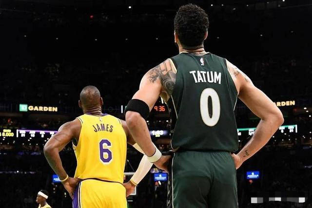 同样是詹姆斯和塔图姆,裁判的吹罚,让詹姆斯不太理解_比赛_打手犯规