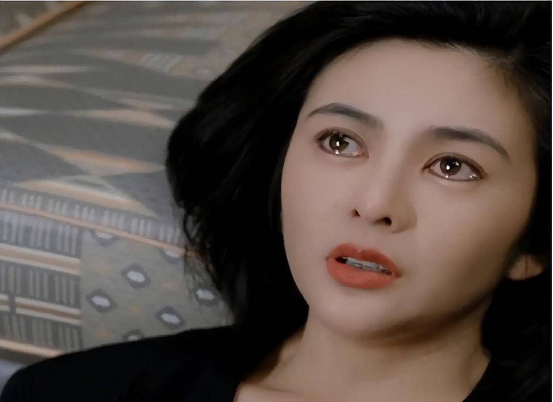 关之琳厌倦了和比自己年长的人在一起,转向了小鲜肉