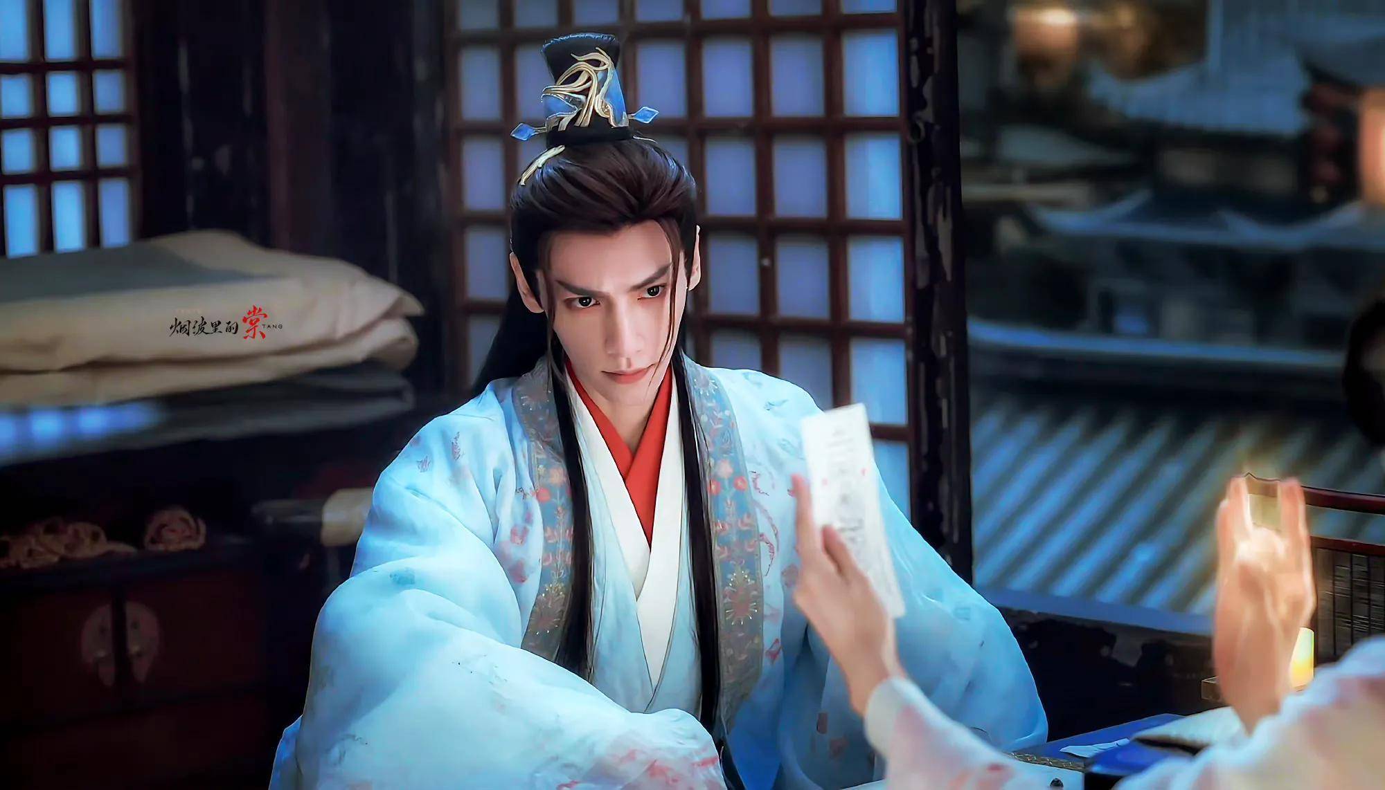 《长月烬明》罗云熙剧照澹台烬神颜合辑,背着男友收藏起来偷偷看