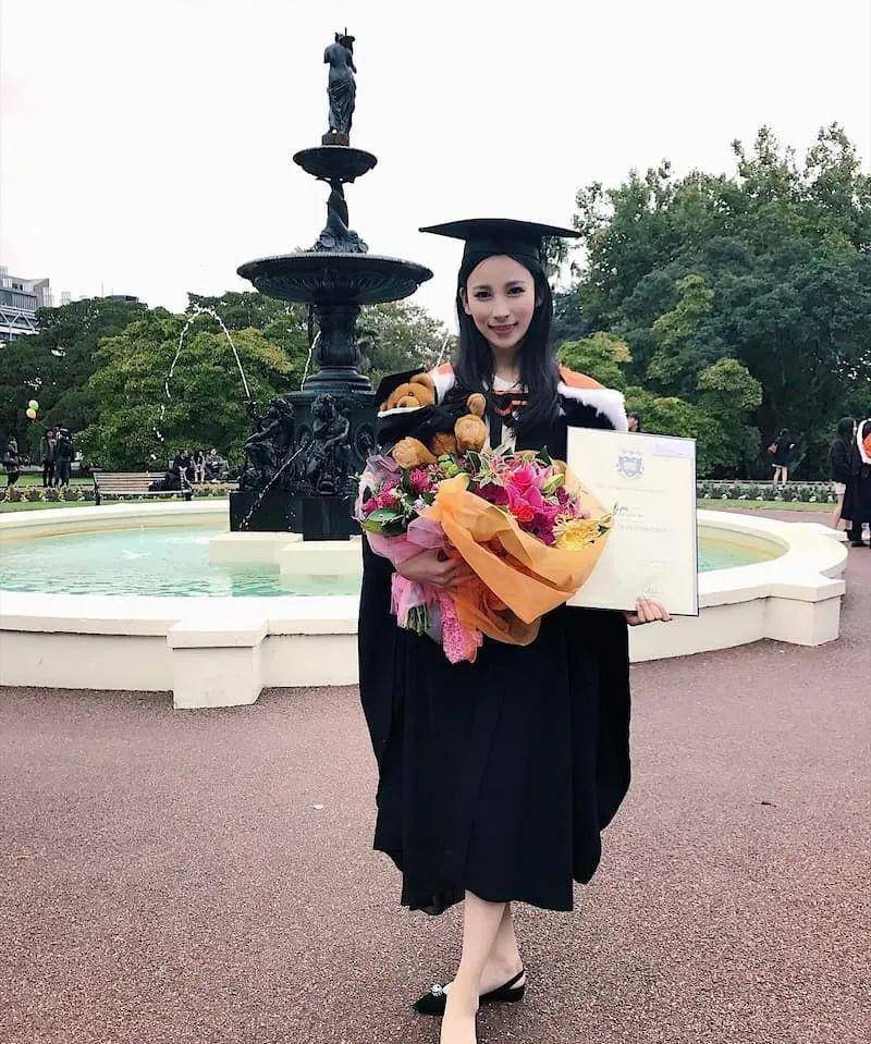 其实金兜兜是北京人,家庭条件优越.