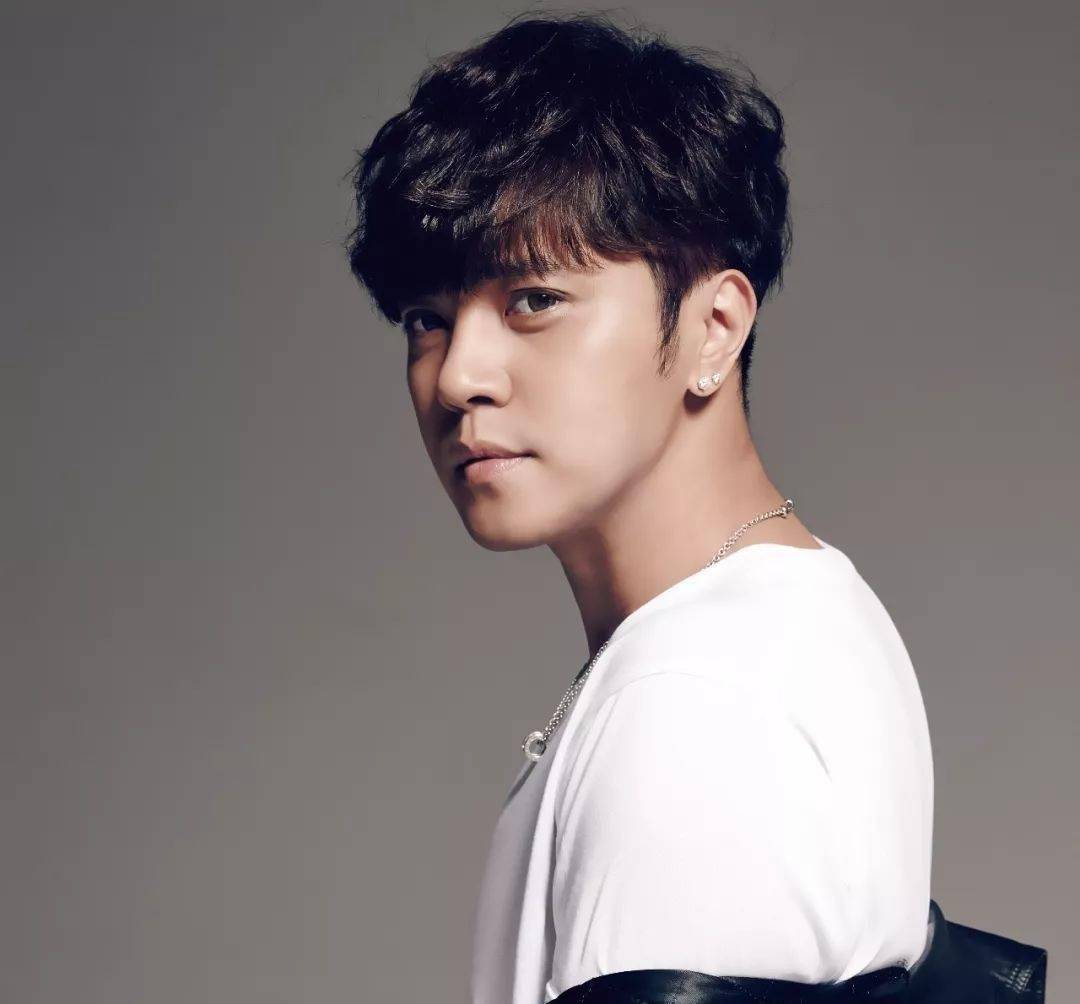 最后的话坦白说,罗志祥年轻,帅气,有钱.他现在才44岁,确实正值壮年.