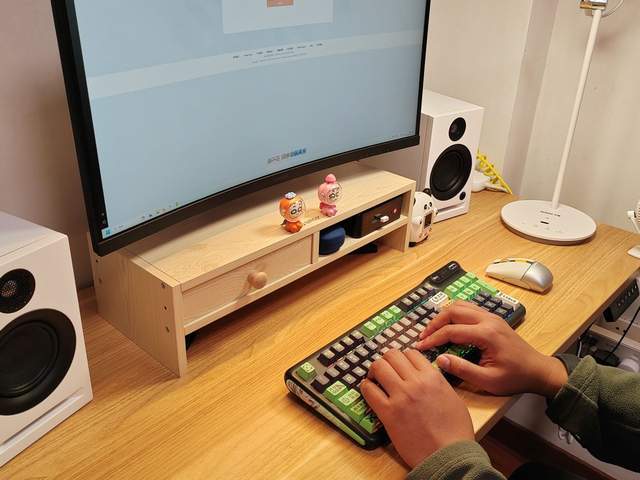 潮物分享:珂芝上新Z98 IP定制款机械键盘,二次元爱好者必入