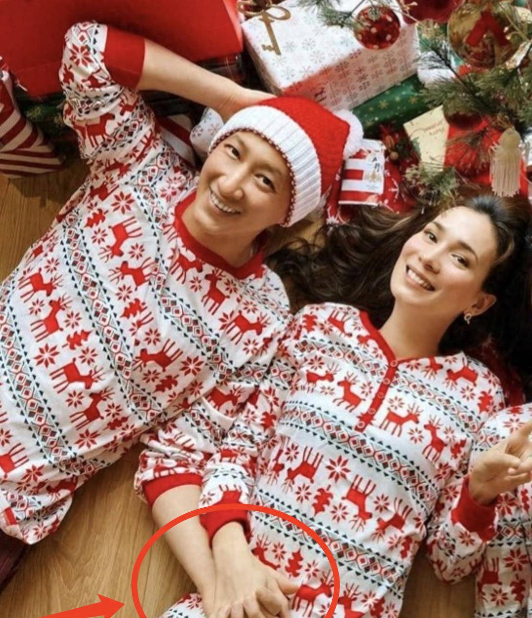 卢靖姗一家庆祝圣诞,与韩庚十指紧扣,1岁女儿笑容灿烂萌化人心_小公主