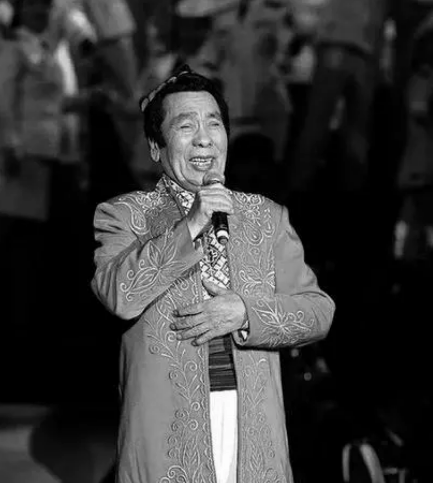 作为一名歌唱家,克里木演唱的那些经典歌曲,陪伴了一代又一代人,哪怕