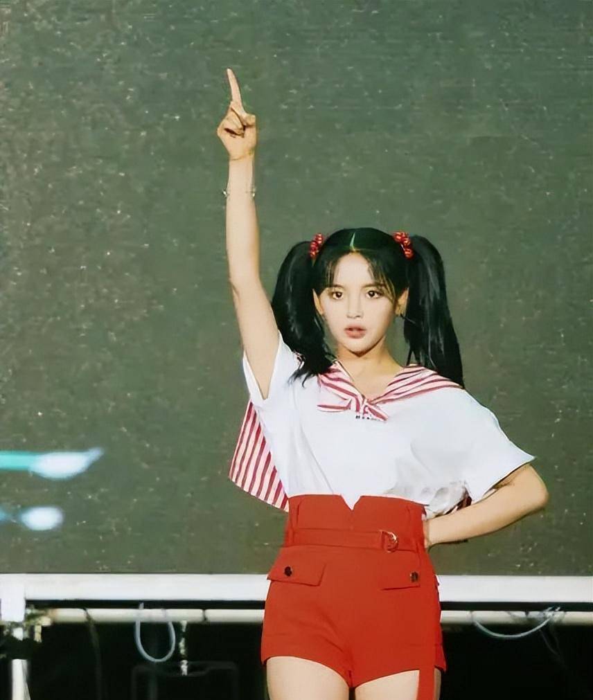 杨超越致敬美少女战士 双麻花造型俏皮可爱,网友:老夫的少女心_时尚