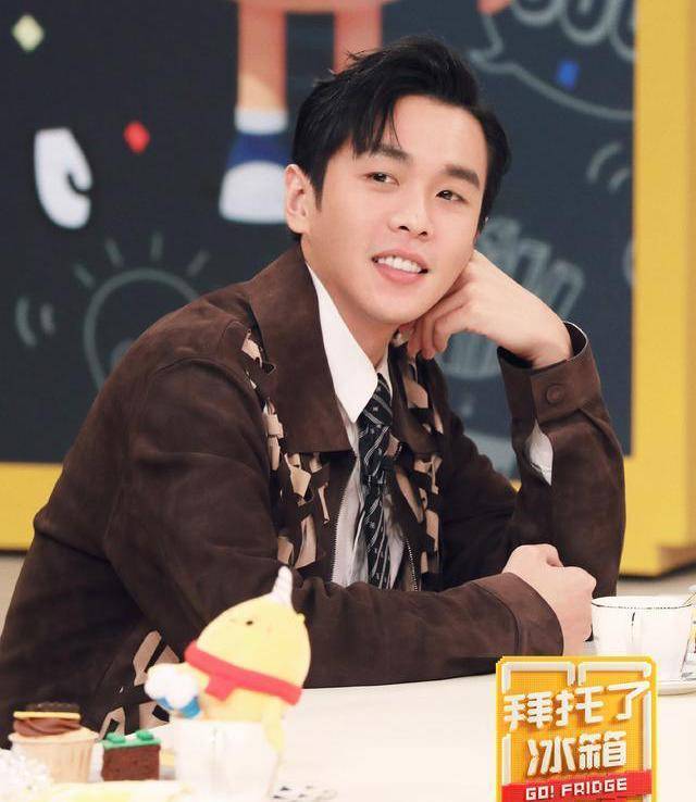 拜冰厨师团也有了新变动,董岩磊,铭亮,杨北川将作为小鲜厨加入厨师团